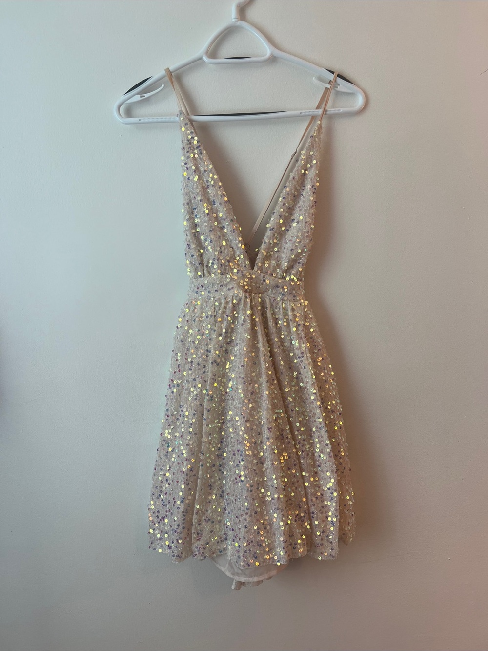 Sparkly Sequin V-Neck Party Dress in Champagne
